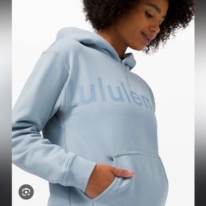 Lululemon Women’s sweatshirt